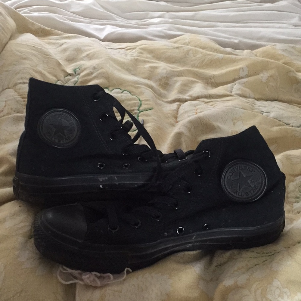 All Black Converse tennis shoes